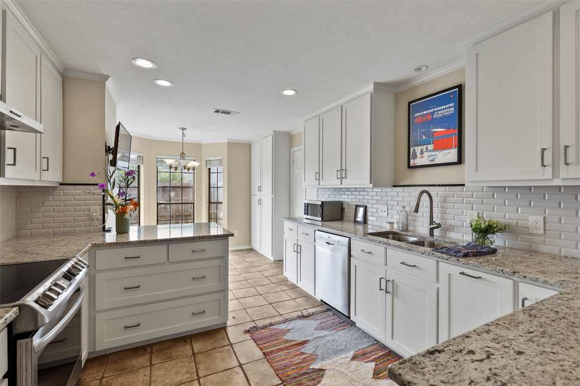 8103 Old Moss Road Dallas TX 75231