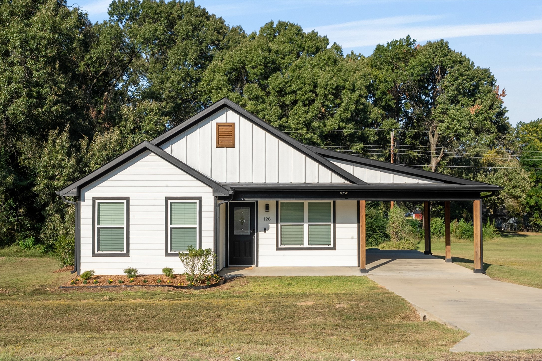 128 Crestwood Drive Mabank TX 75156