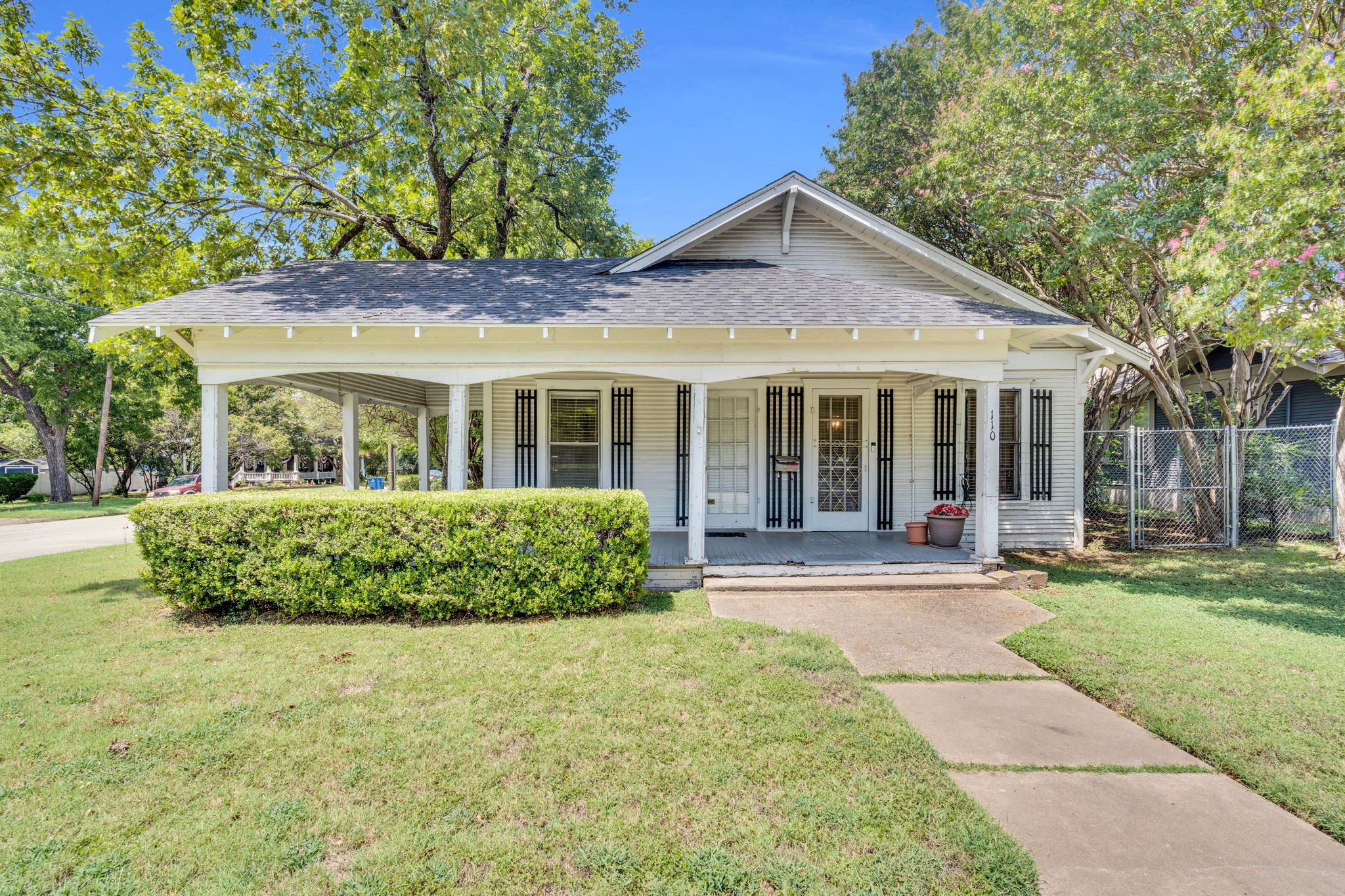 110 W Lampasas Street Ennis TX 75119
