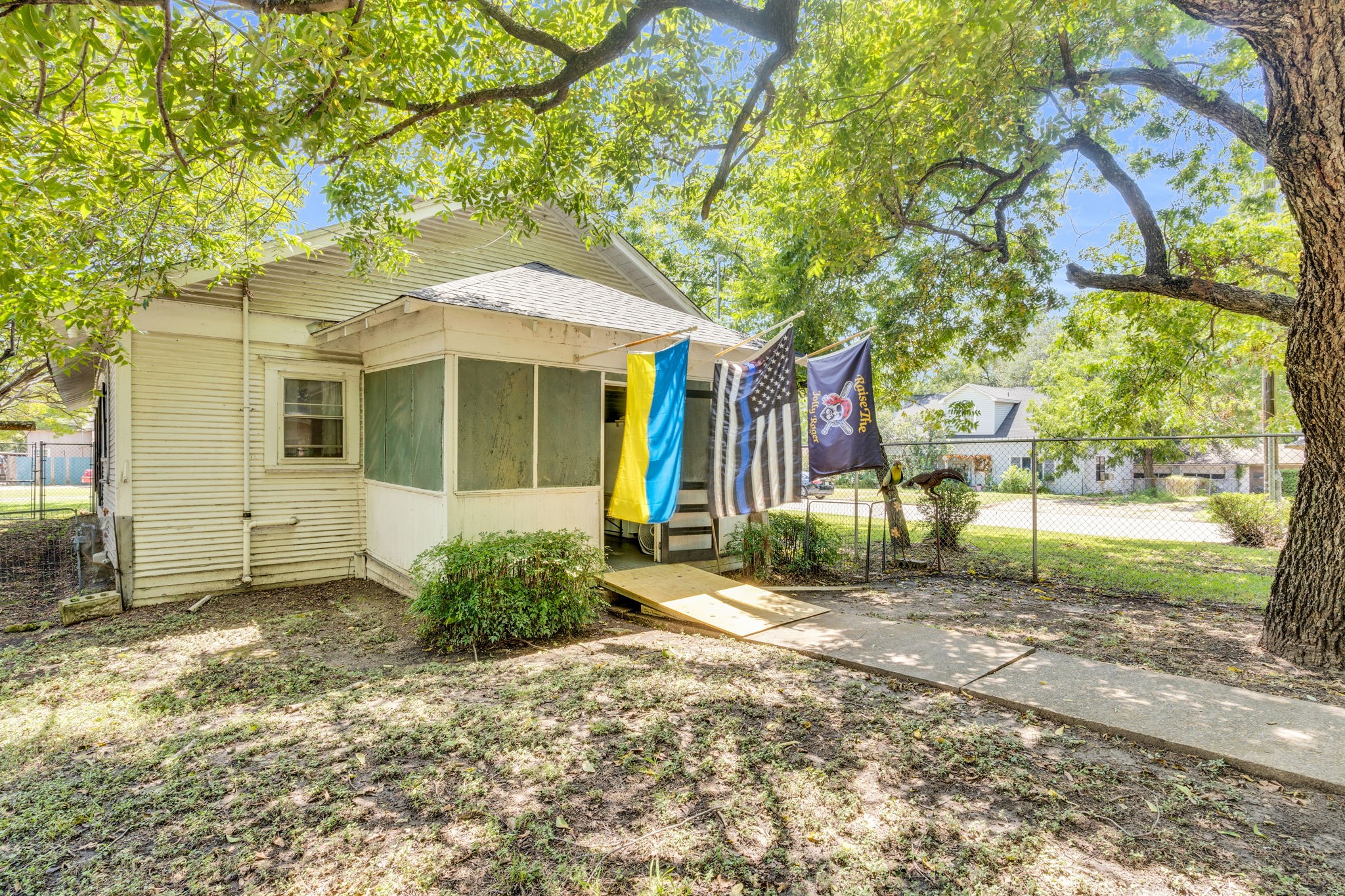 110 W Lampasas Street Ennis TX 75119