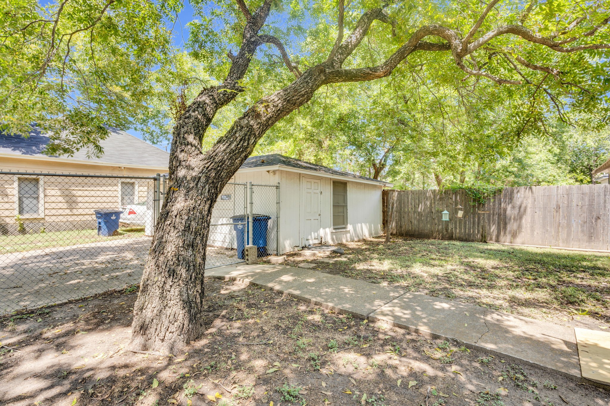110 W Lampasas Street Ennis TX 75119