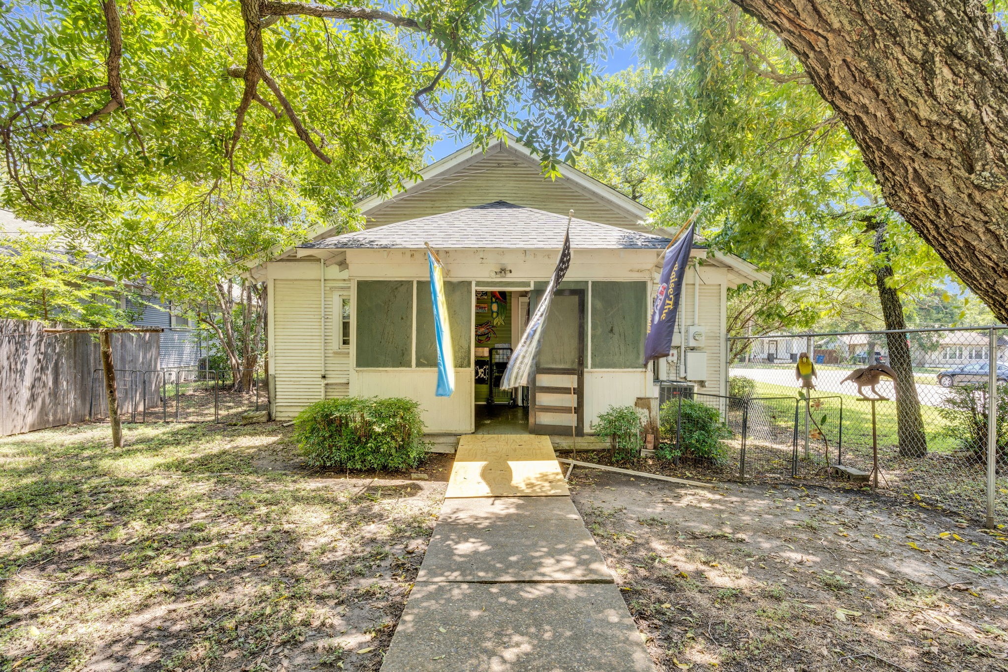 110 W Lampasas Street Ennis TX 75119