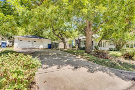 110 W Lampasas Street Ennis TX 75119