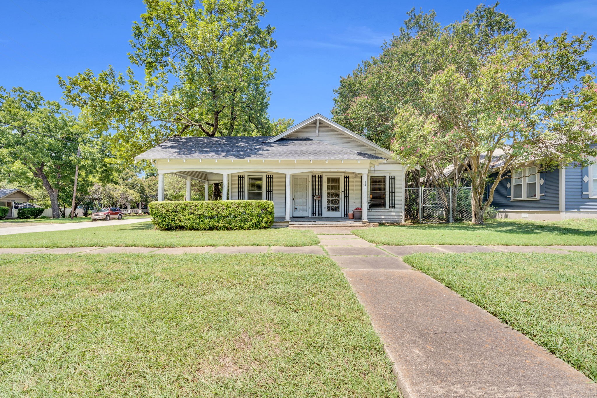 110 W Lampasas Street Ennis TX 75119