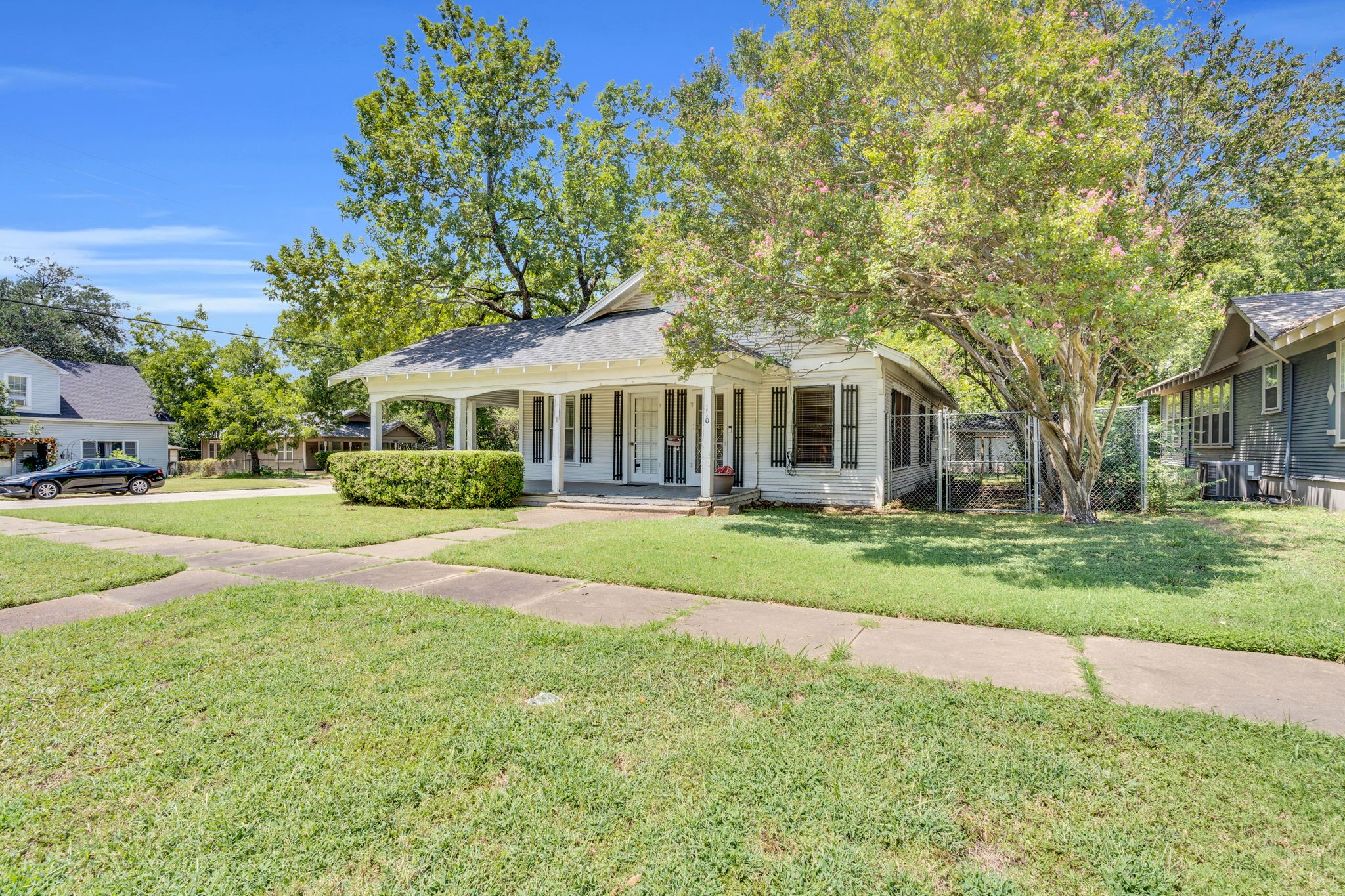 110 W Lampasas Street Ennis TX 75119
