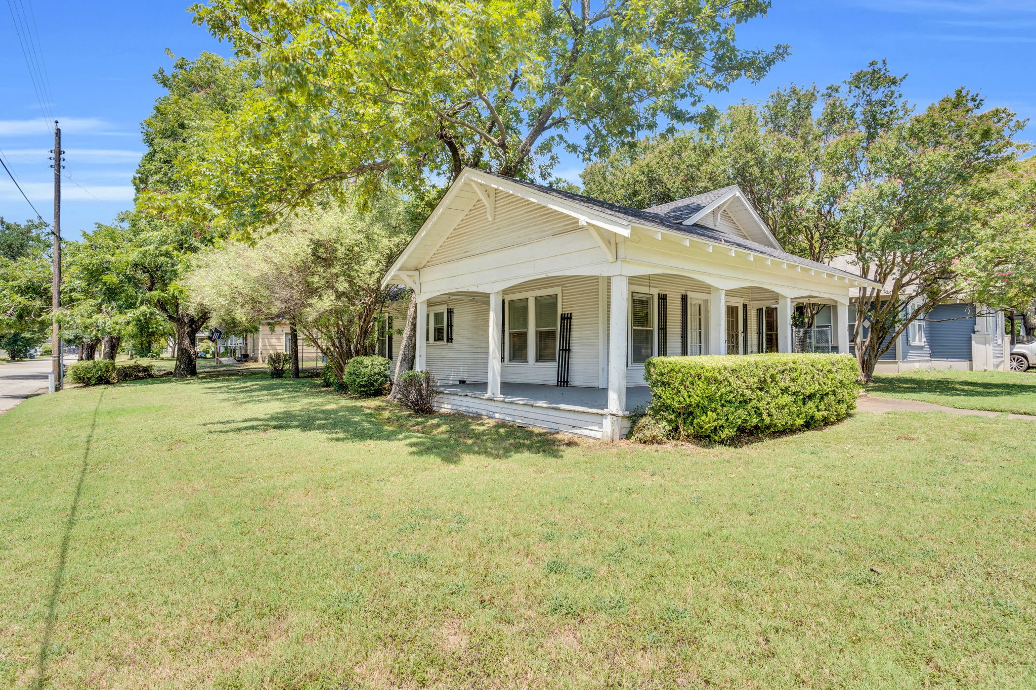 110 W Lampasas Street Ennis TX 75119