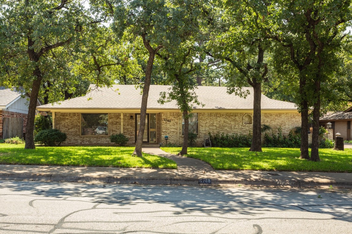 6708 Gary Lane Fort Worth TX 76112