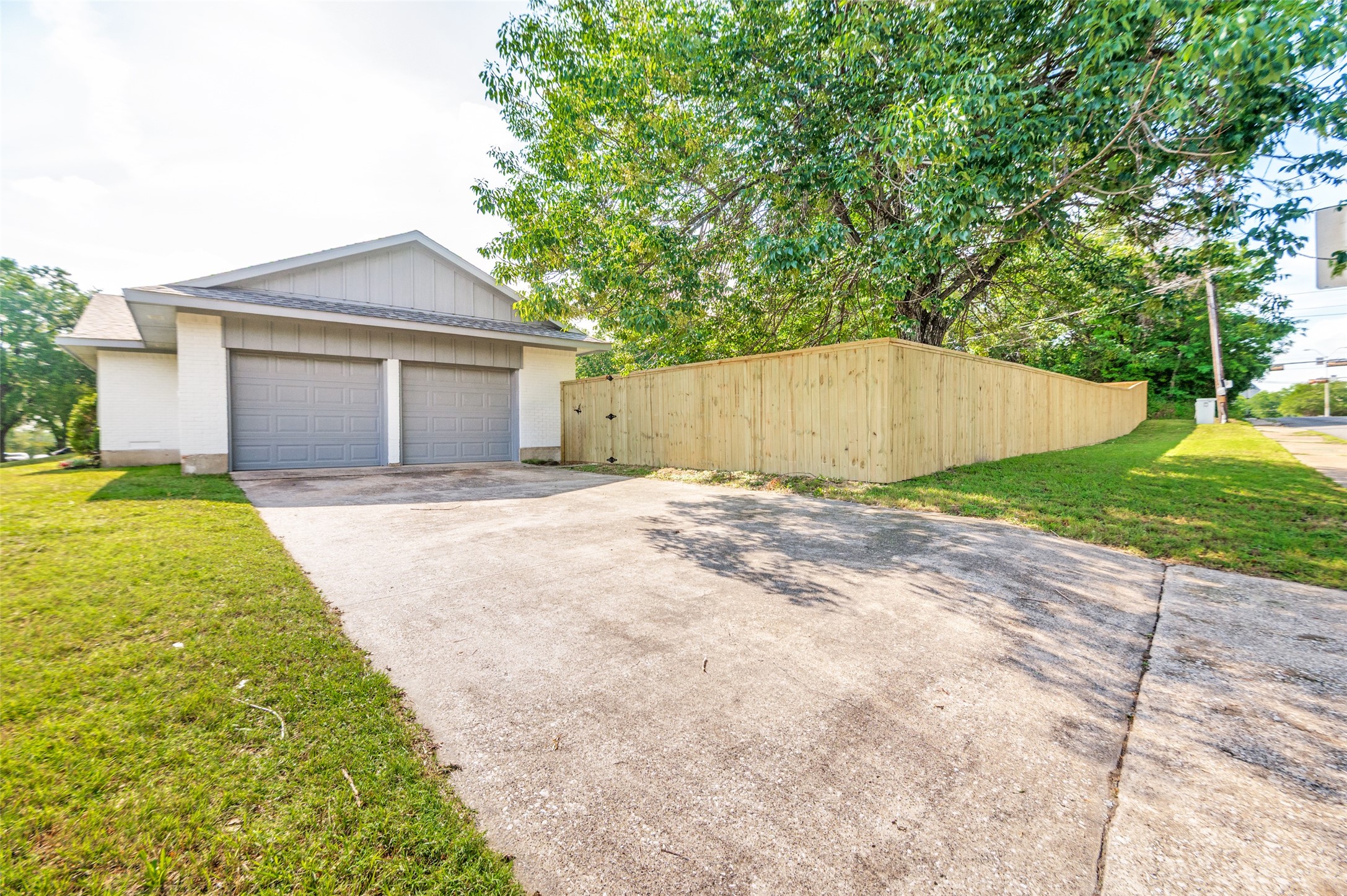2406 Magna Vista Drive Dallas TX 75216