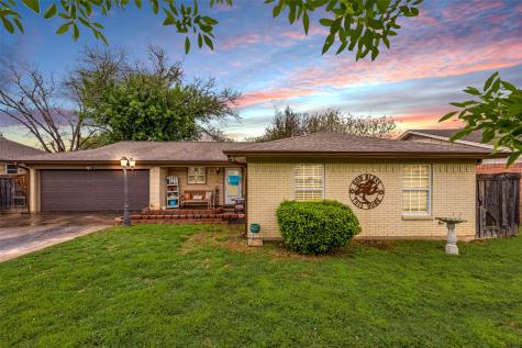 2105 Elaine Court Arlington TX 76010