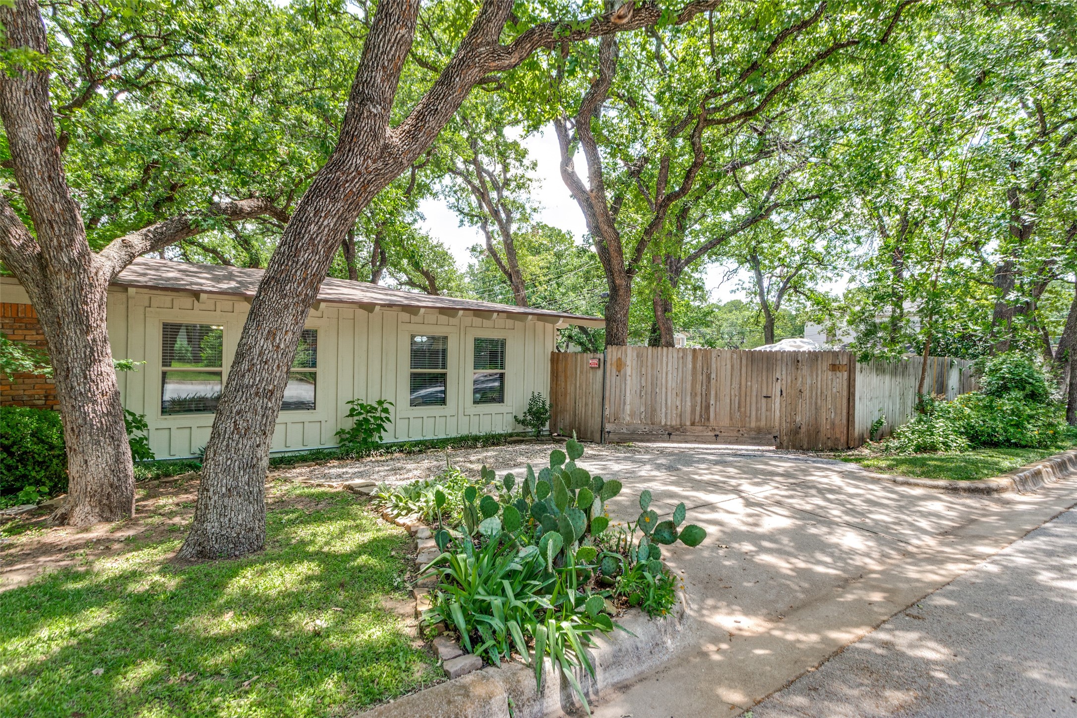 5254 Lambeth Lane Fort Worth TX 76112