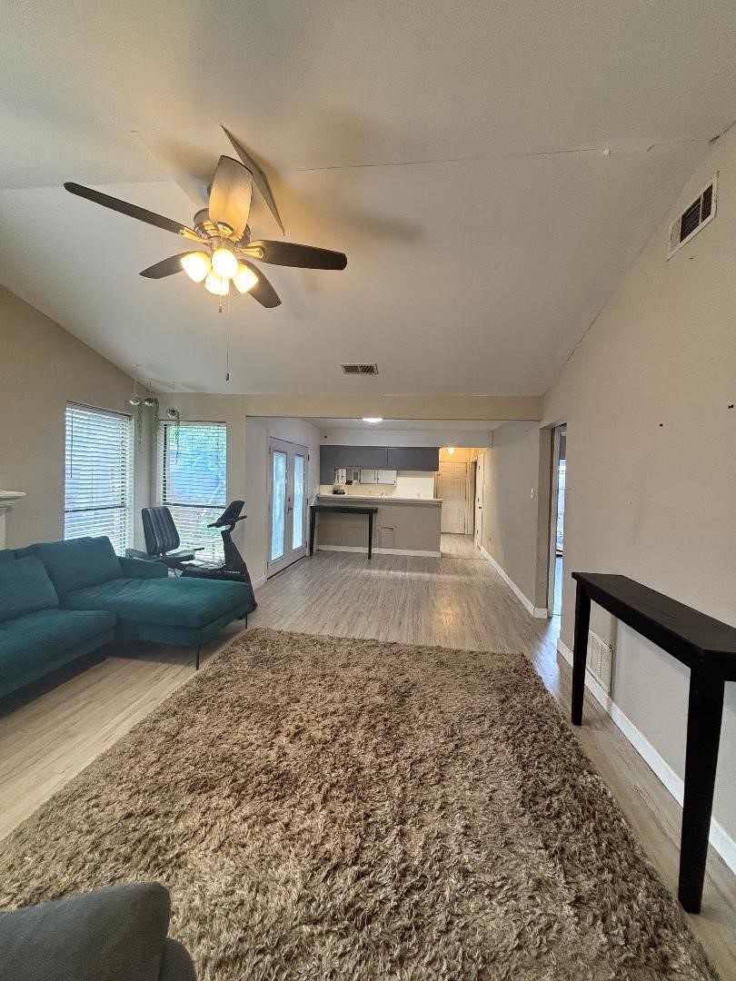 1107 Rimcrest Drive Arlington TX 76017