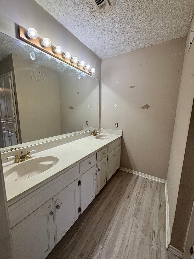 1107 Rimcrest Drive Arlington TX 76017