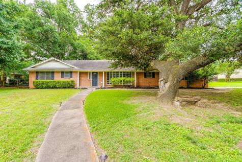 1739 Woods Drive Arlington TX 76010