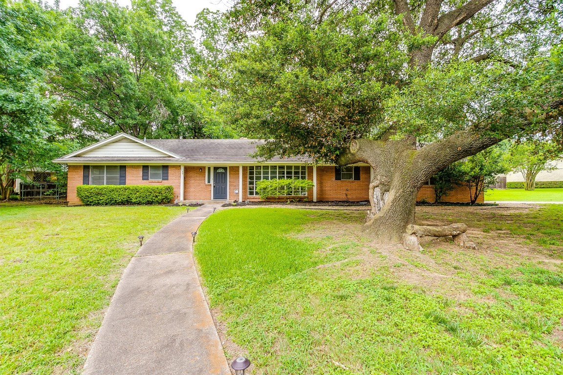 1739 Woods Drive Arlington TX 76010