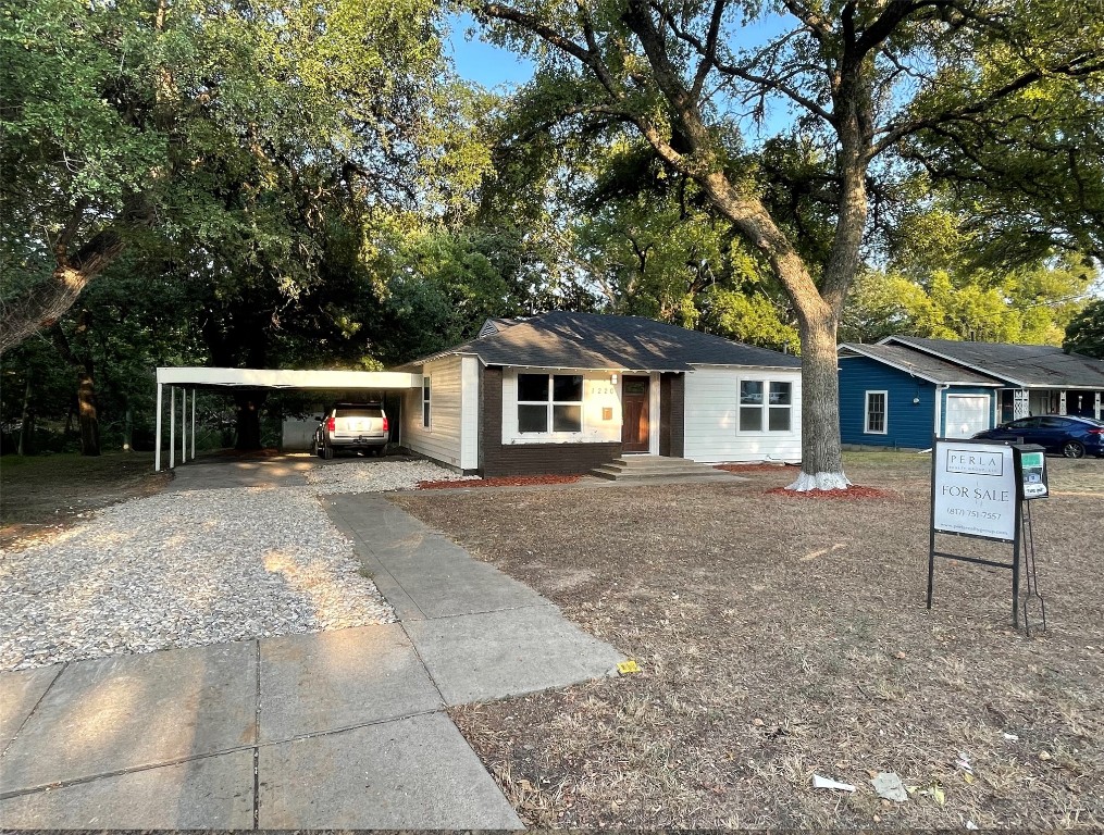 1220 Churchill Road River Oaks TX 76114