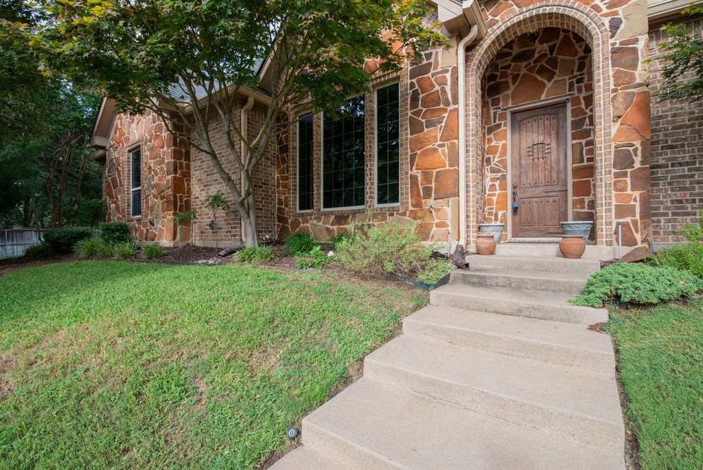 915 Royal Court Burleson TX 76028
