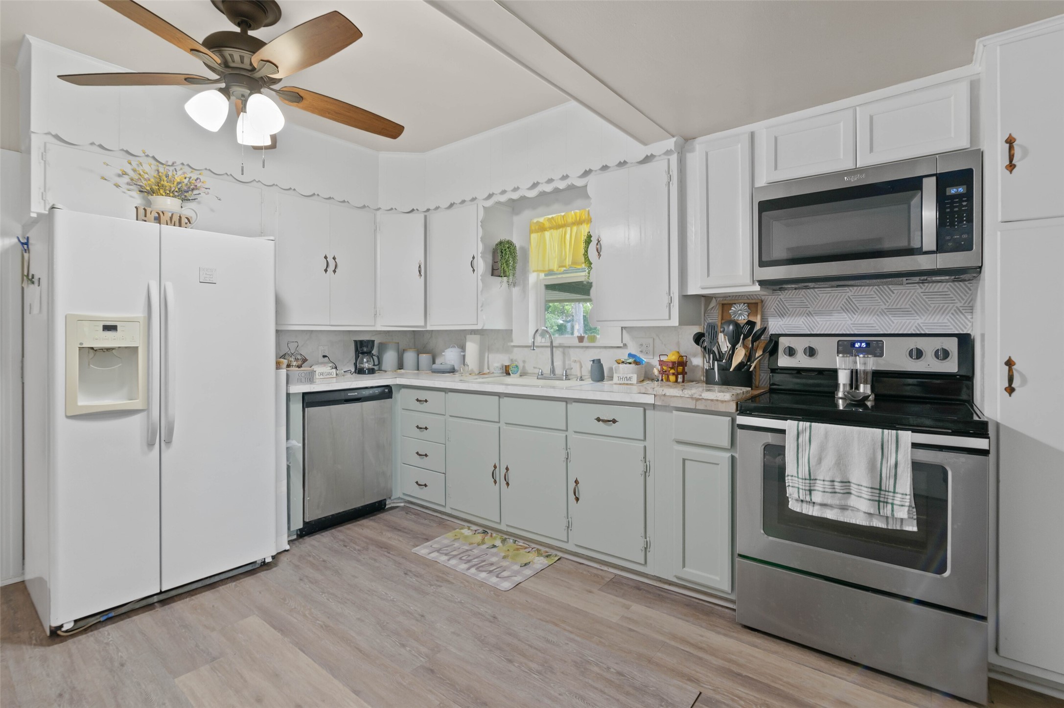 211 S Wickham Street Alvord TX 76225