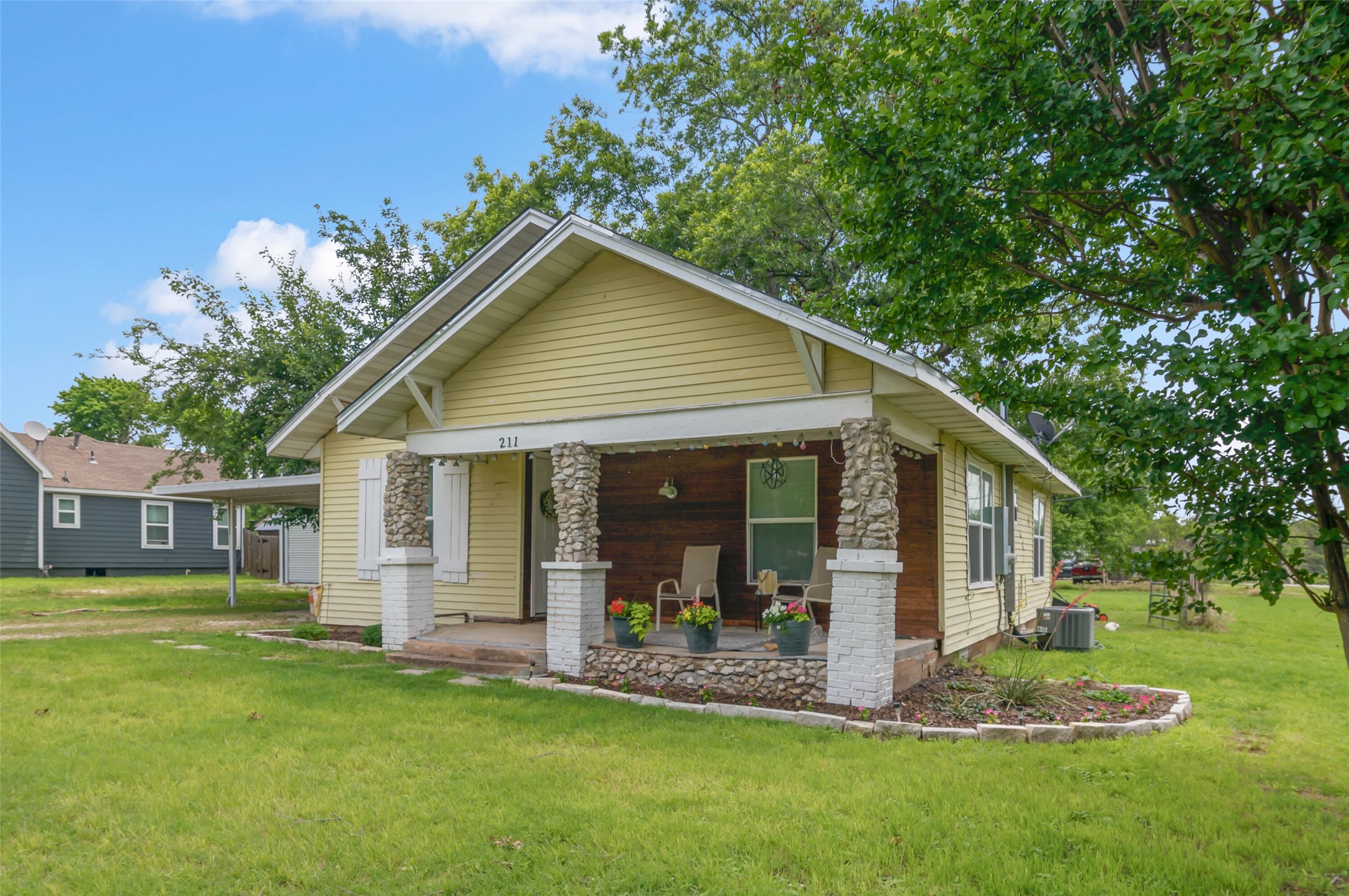 211 S Wickham Street Alvord TX 76225