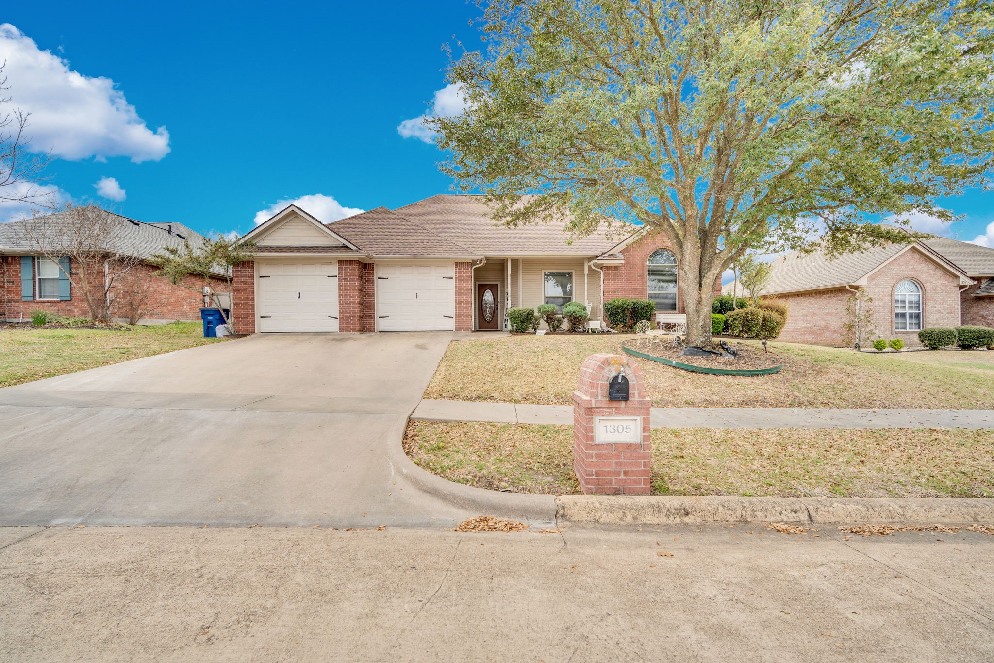1305 Louise Lane Ennis TX 75119