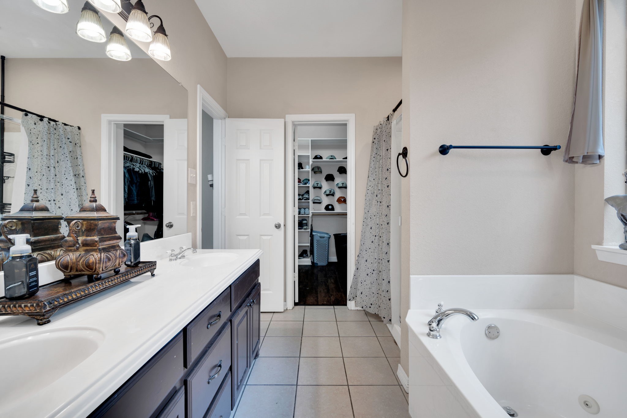 1305 Louise Lane Ennis TX 75119