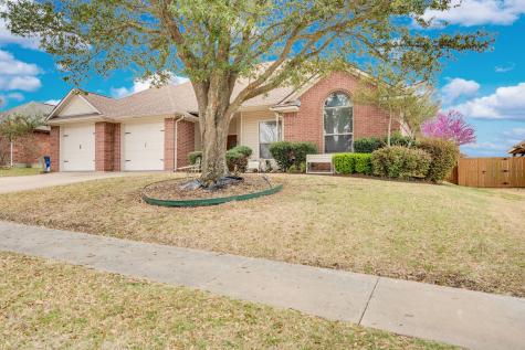1305 Louise Lane Ennis TX 75119