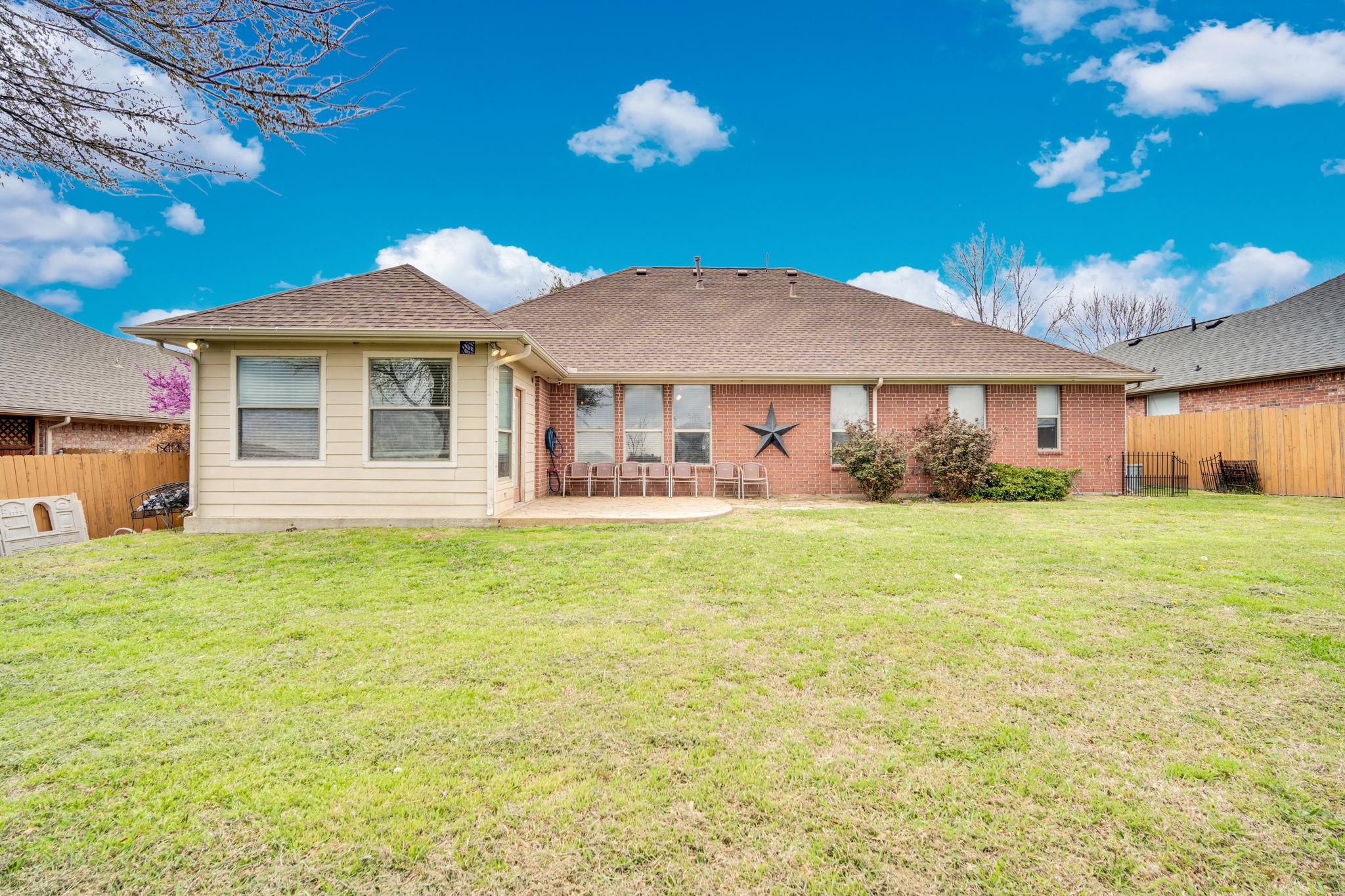 1305 Louise Lane Ennis TX 75119