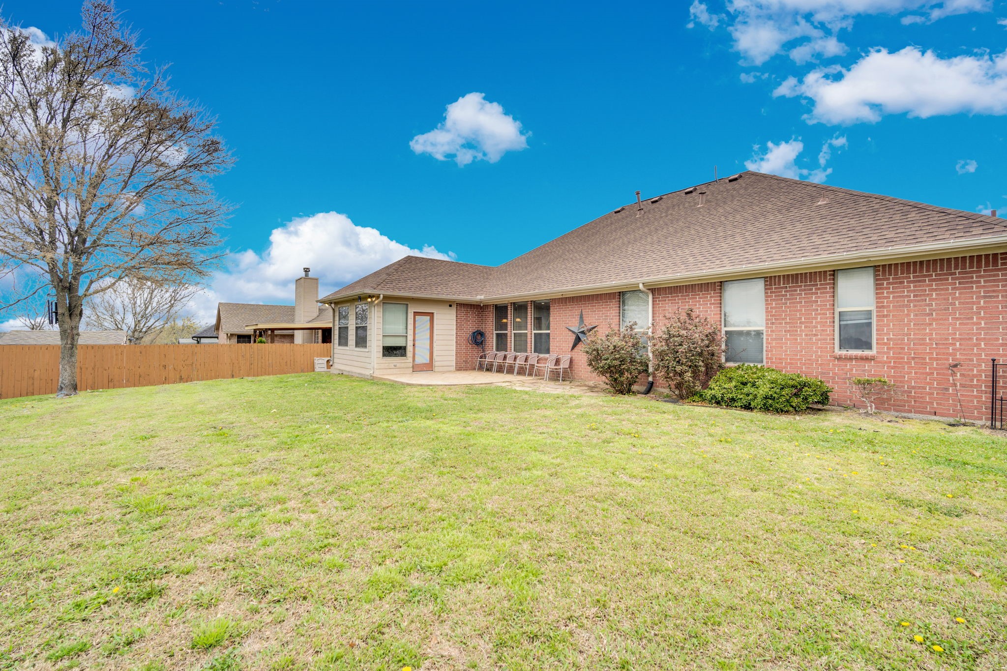 1305 Louise Lane Ennis TX 75119