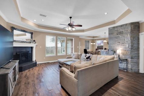 1305 Louise Lane Ennis TX 75119