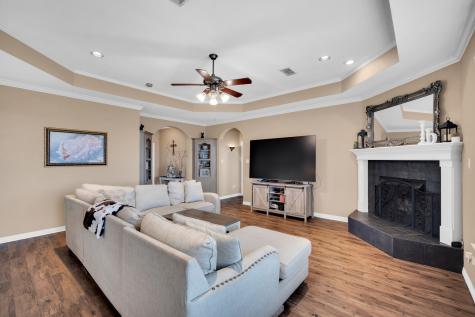 1305 Louise Lane Ennis TX 75119