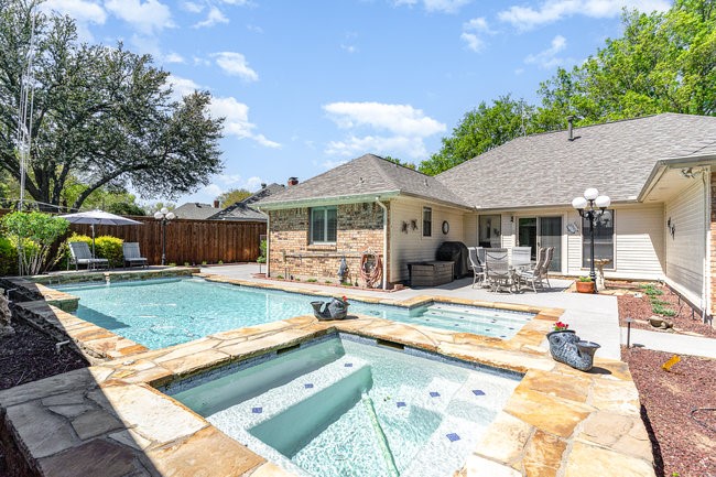 2222 Rolling Oak Lane Garland TX 75044