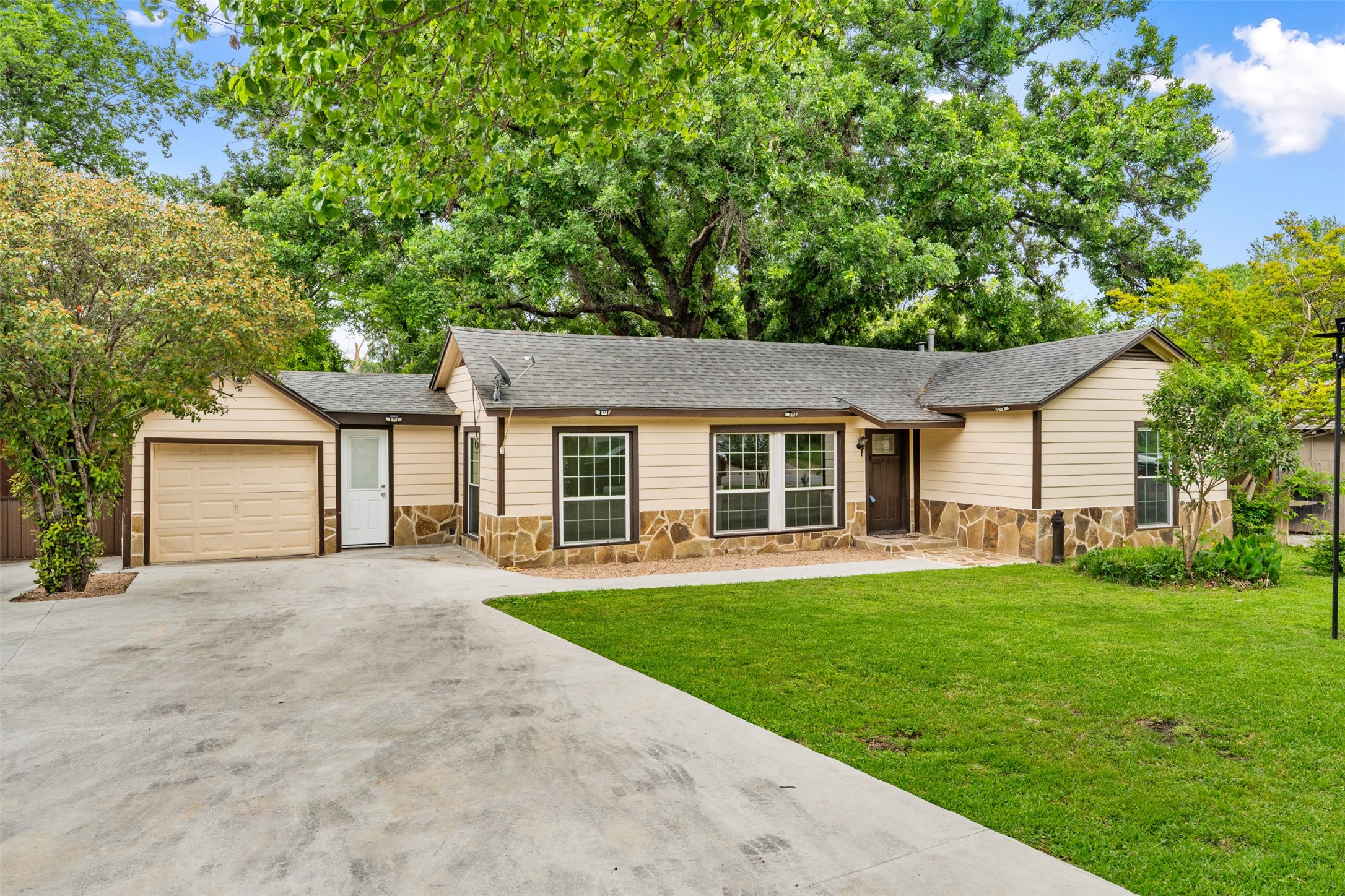 1800 Brook Hollow Drive Fort Worth TX 76114