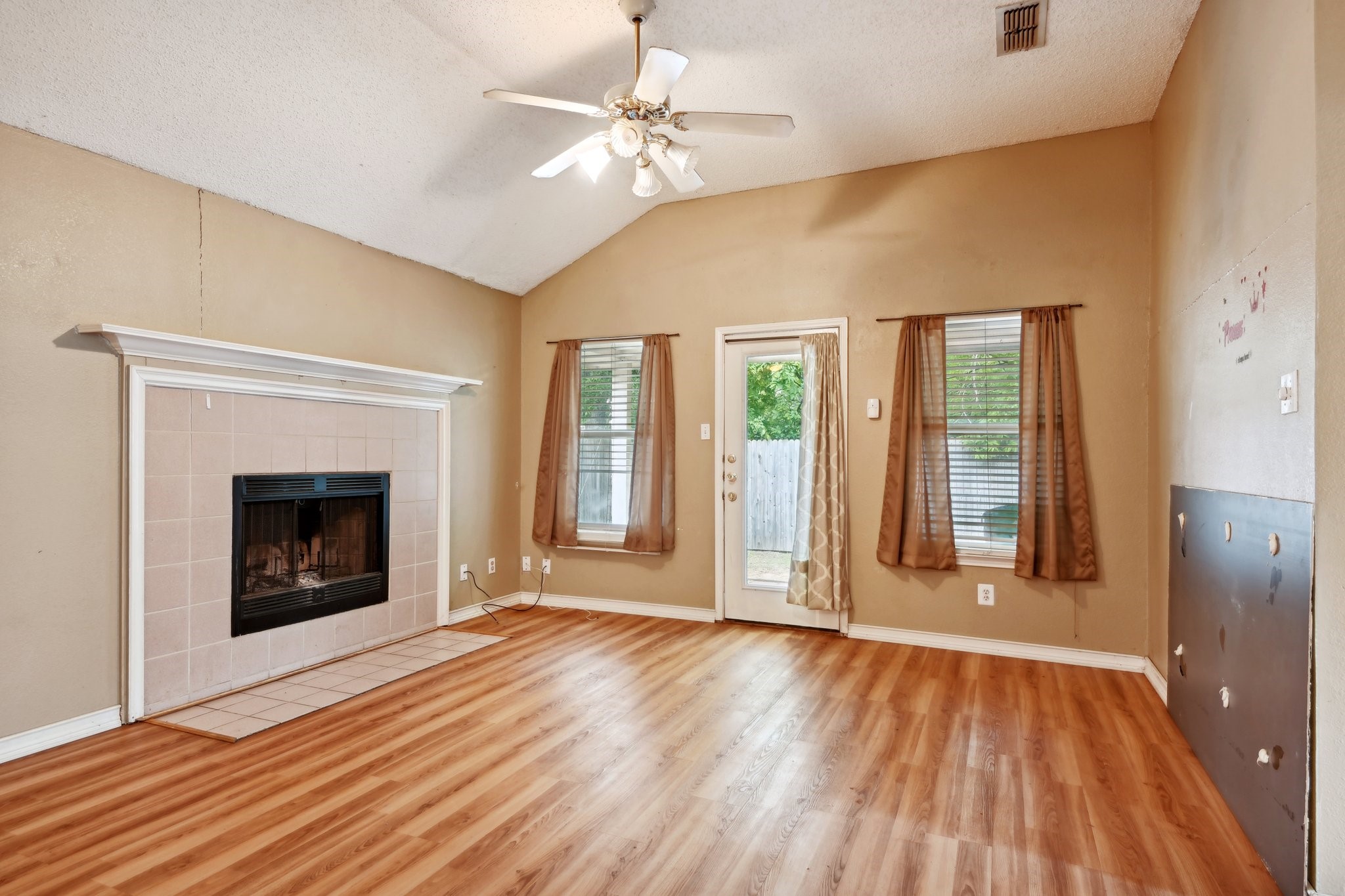 6409 Aires Drive Arlington TX 76001