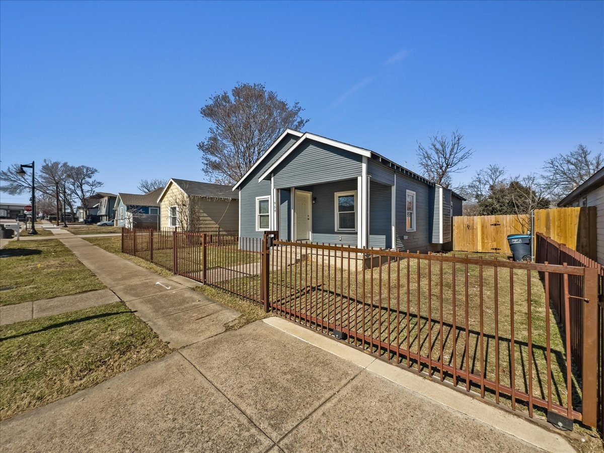 959 E Broadway Avenue Fort Worth TX 76104