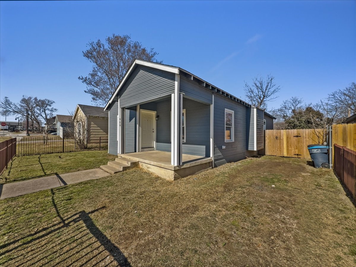 959 E Broadway Avenue Fort Worth TX 76104