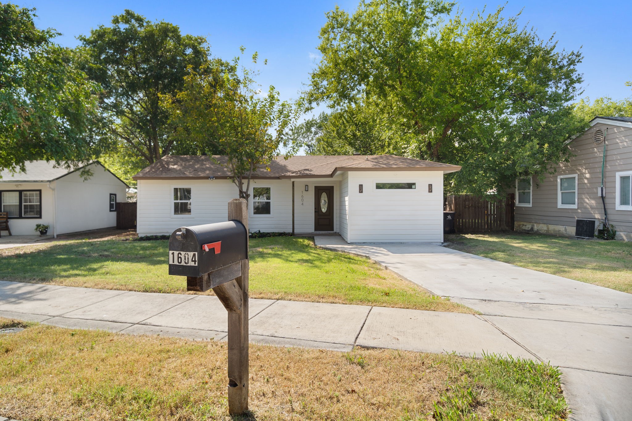 1604 Arbor Arlington TX 76010