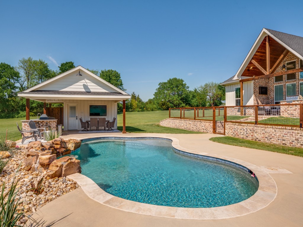 597 Burks Road Whitewright TX 75491