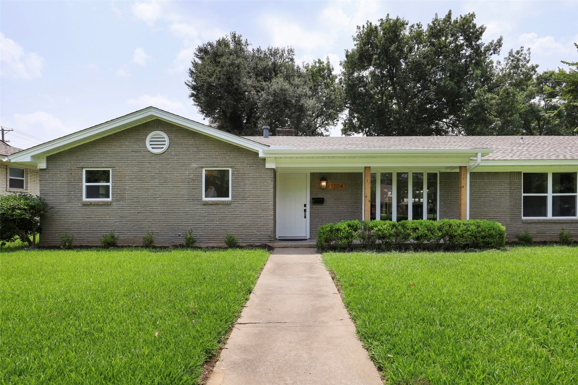 1204 Redbud Drive Arlington TX 76012