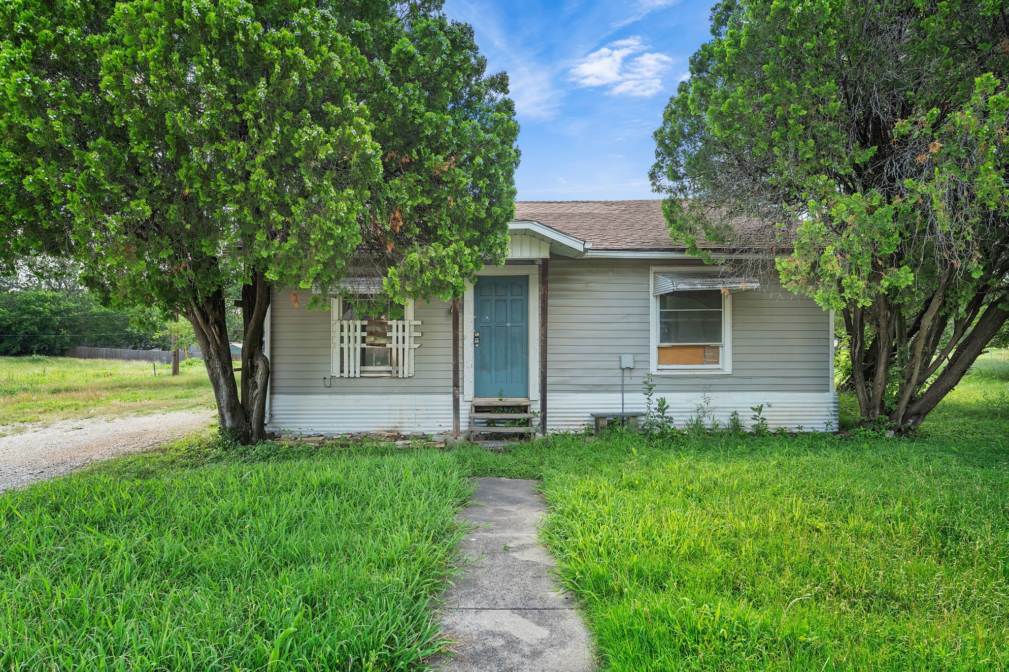 501 S 3rd Street Grandview TX 76050