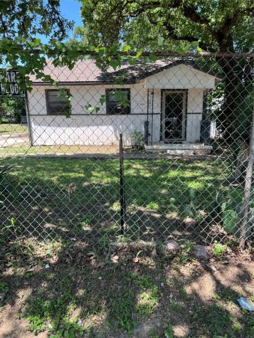 1824 Arch Street Fort Worth TX 76105