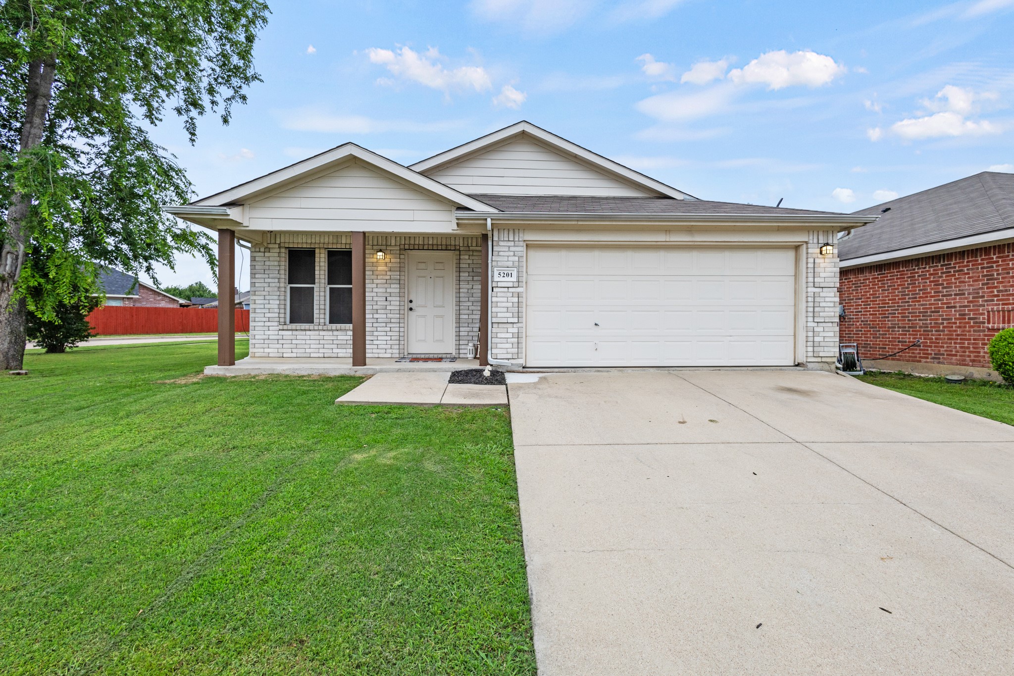 5201 Mirror Lake Drive Haltom City TX 76117