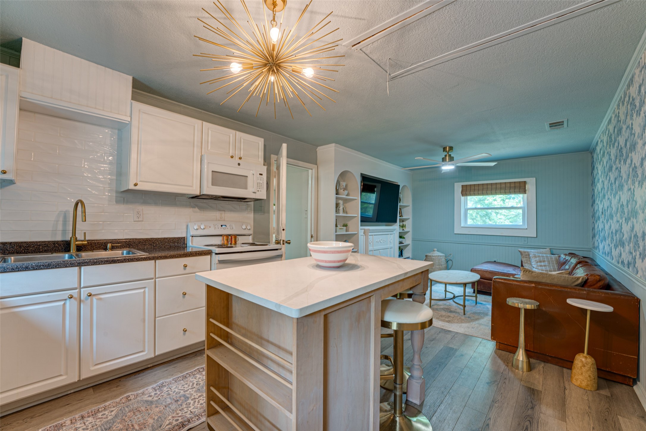 1013 Whispering Springs Drive Tool TX 75143
