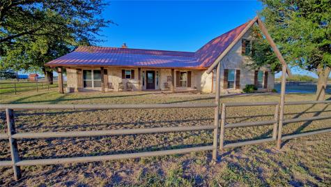 202 County Road 3470 Paradise TX 76073