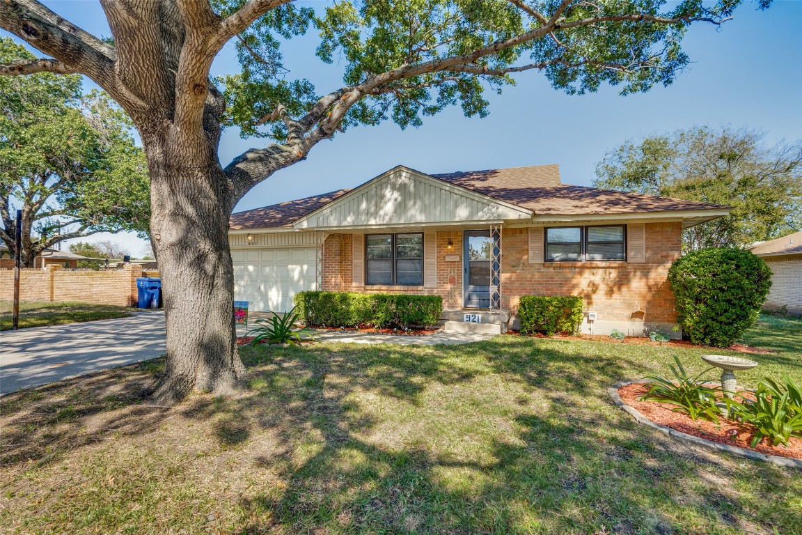 921 Bandera Lane Garland TX 75040