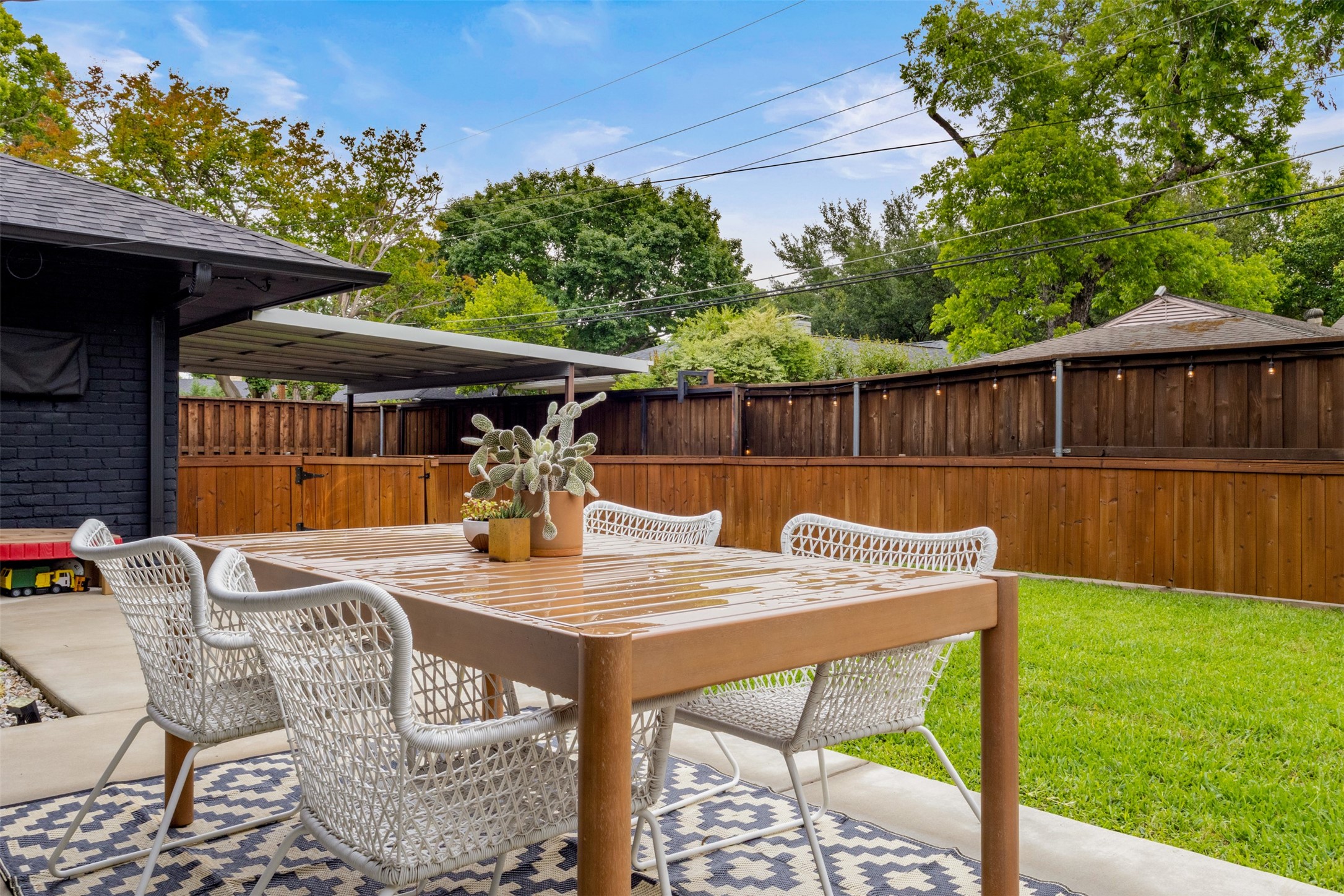 10438 Lippitt Avenue Dallas TX 75218