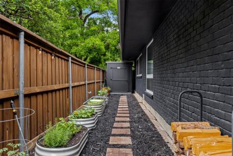10438 Lippitt Avenue Dallas TX 75218