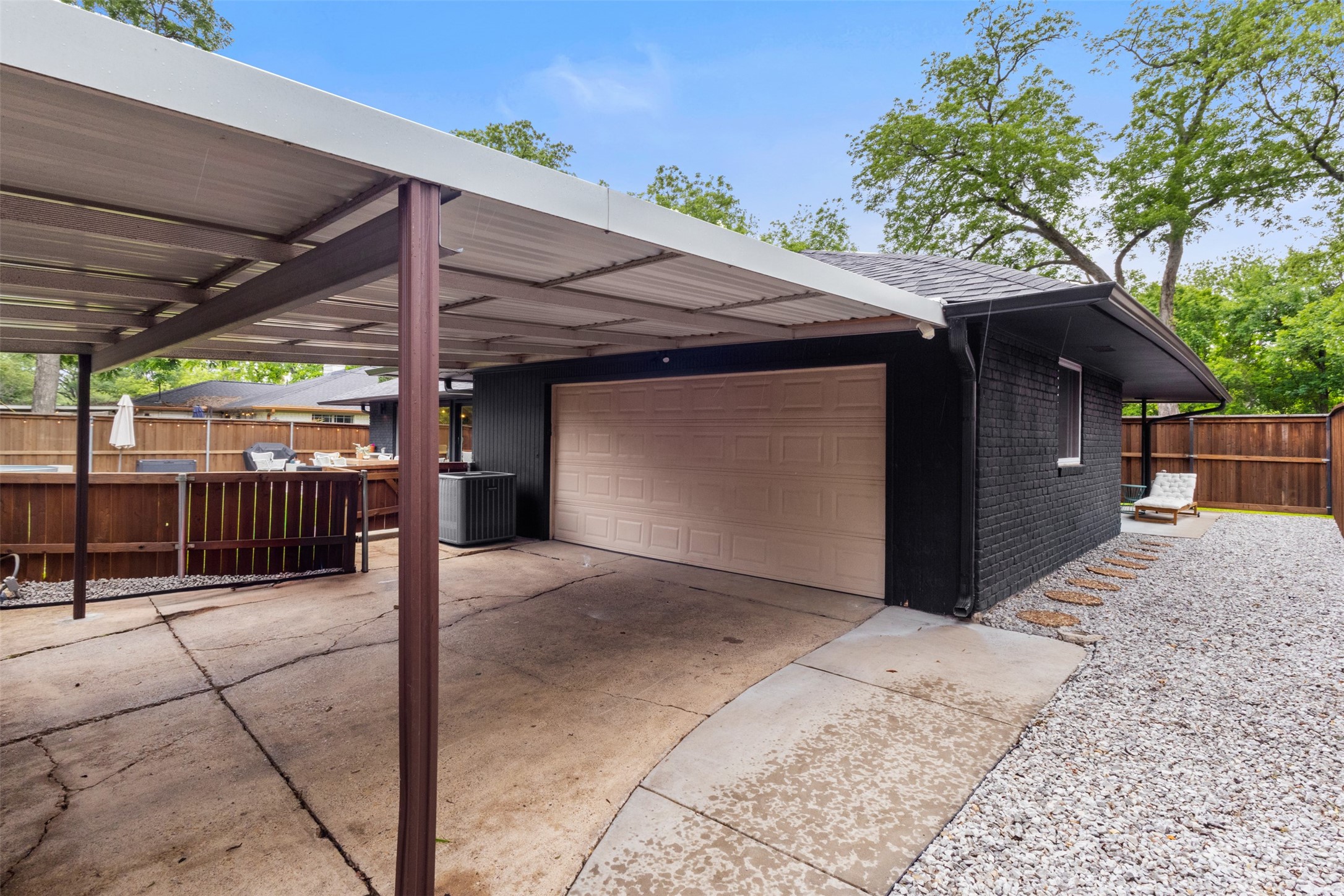 10438 Lippitt Avenue Dallas TX 75218