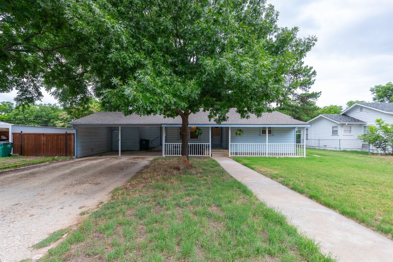 513 Reeves Street Clyde TX 79510