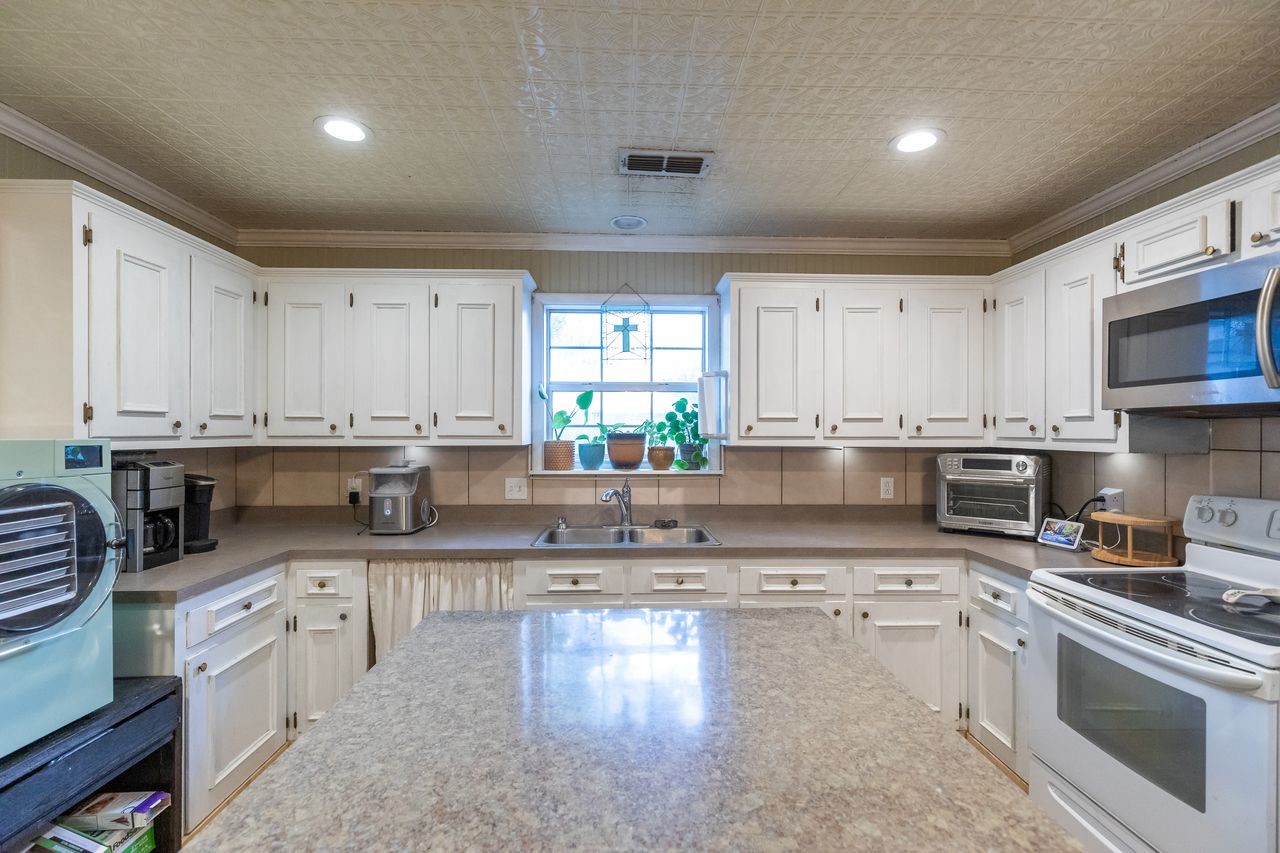 513 Reeves Street Clyde TX 79510