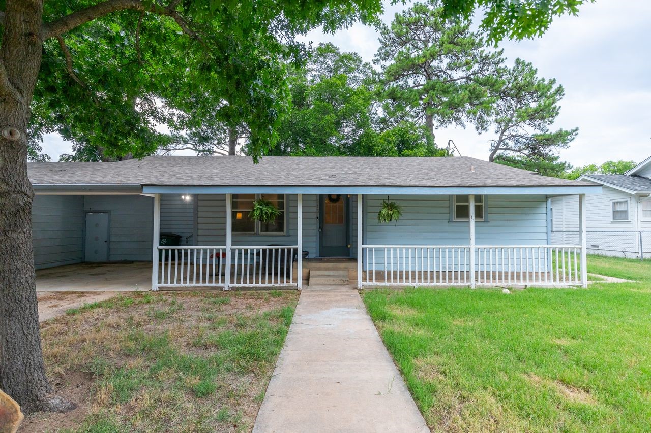 513 Reeves Street Clyde TX 79510