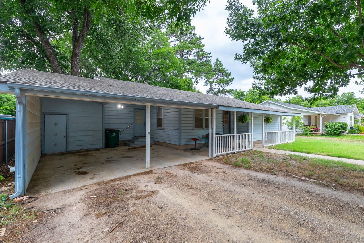 513 Reeves Street Clyde TX 79510